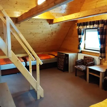 Alexandra Σαλέ *