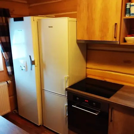 Alexandra Σαλέ *