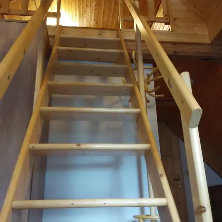 Alexandra Σαλέ *